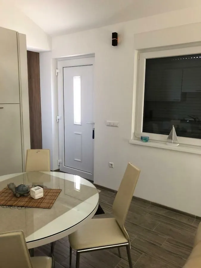 Harmony Vir Luxurioes Ausgestattete Ferienwohnung Mit 65M2 0*,  Croatia